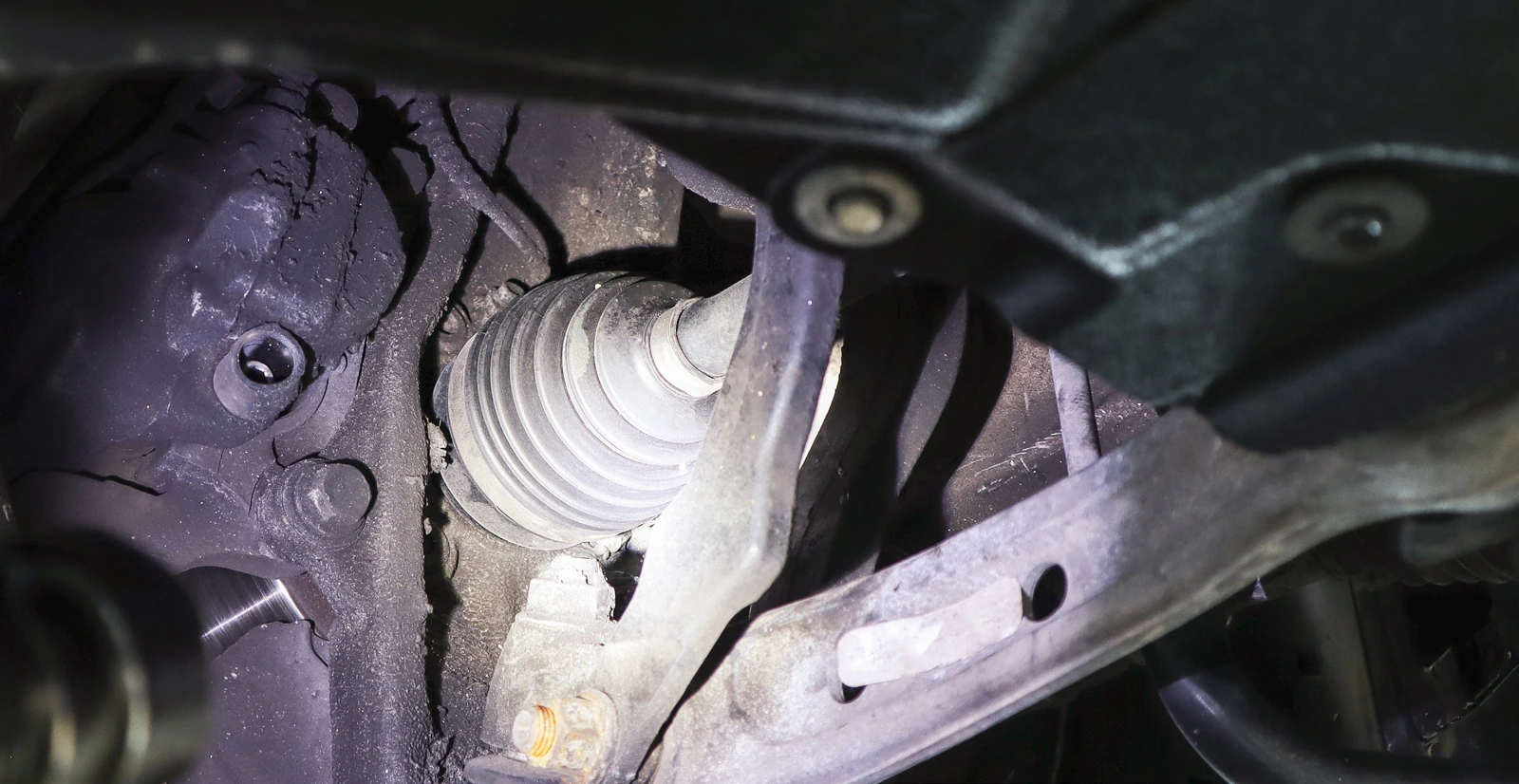 Joint component in a vehicle