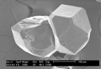 Konventioneller Diamant: Zwillingskorn.