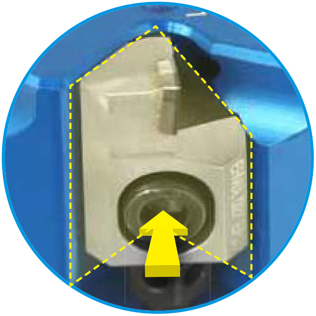 CF: Fräser mit gezielter Span- und Kühlschmierstoffführung: Bauteil- und Bearbeitungsansicht.