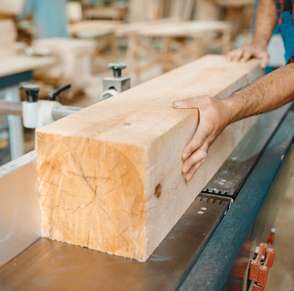 Spezialwerkzeuge für die Holzbearbeitung: Bauteil- und Bearbeitungsansicht.