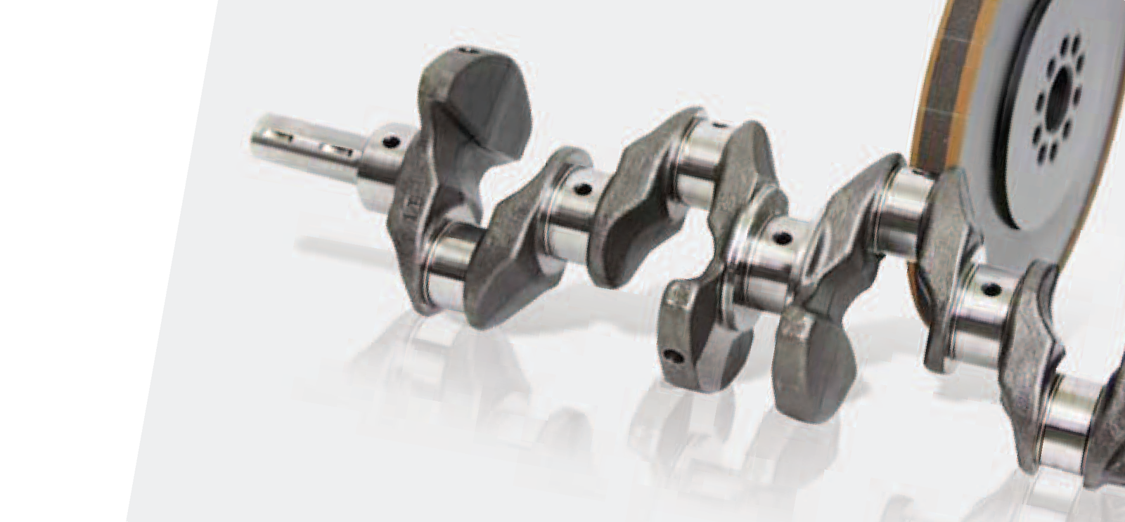 Crankshaft and grinding wheel in the machining arrangement.
