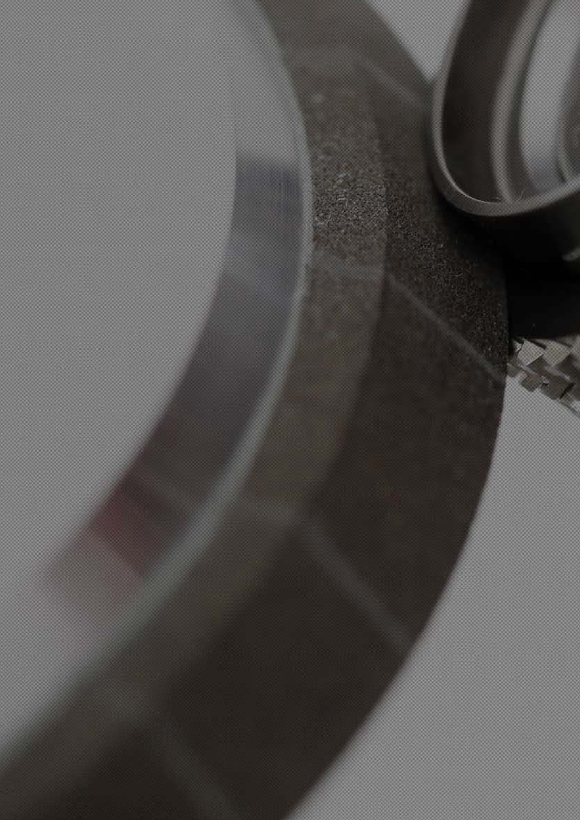 Superabrasive grinding wheel: bond and grinding layer