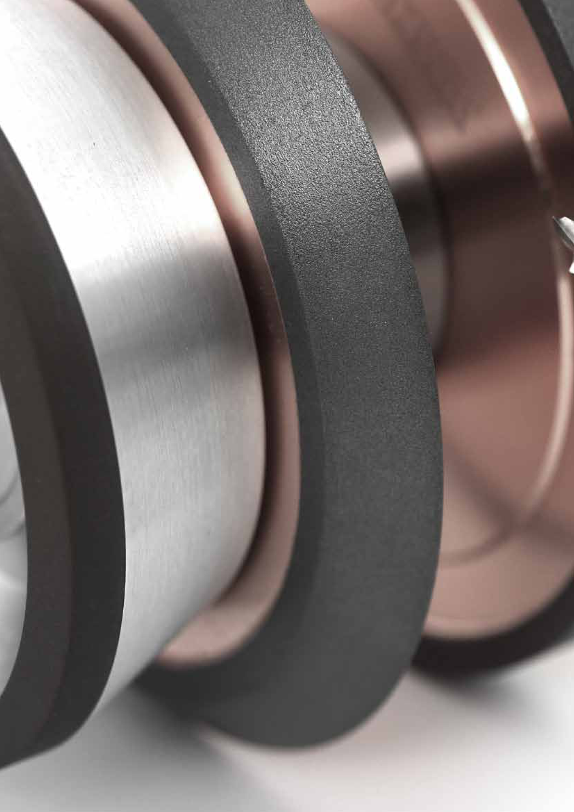 Grinding layer and body of a superabrasive tool