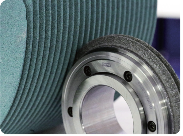 Rotary dresser in the gear-grinding process